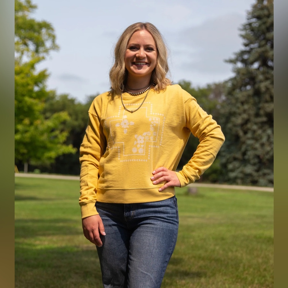 Pendleton Graphic Floral Pullover in Gold